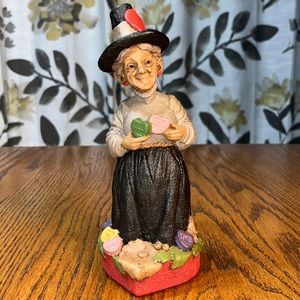 Tom Clark “Valentina” Statue